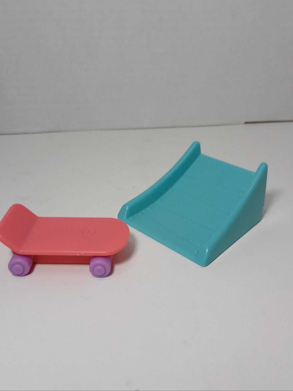Littlest Pet Shop LPS Skateboard Park Accessories Skateboard & Ramp
